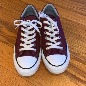 Converse low cut Like new